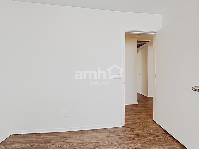 Building Photo - 368 S 161ST Dr