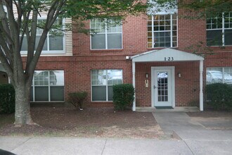 Building Photo - Charming 2 Bedroom/ 1 Bathroom Condo in Parkville, MD!