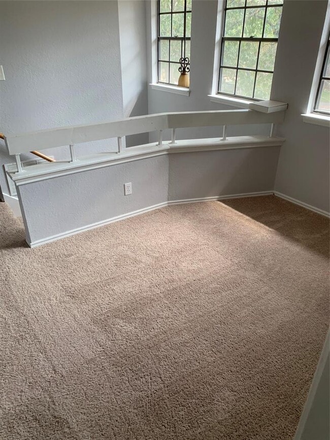 Building Photo - 807 Forest Trail