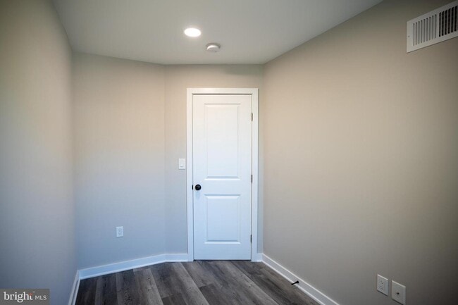 Building Photo - 2521 S Dewey St