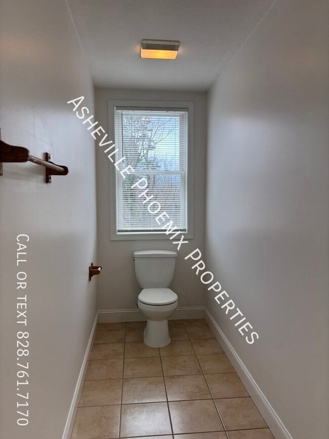 Building Photo - 9 Spruce Shade Ct