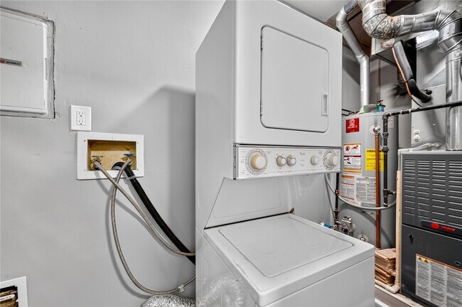Building Photo - 725 Berick Dr