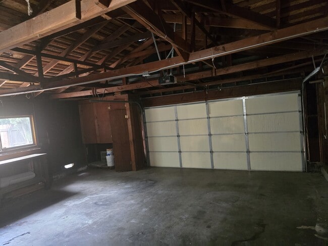 Building Photo - 7990 Glenbar Way