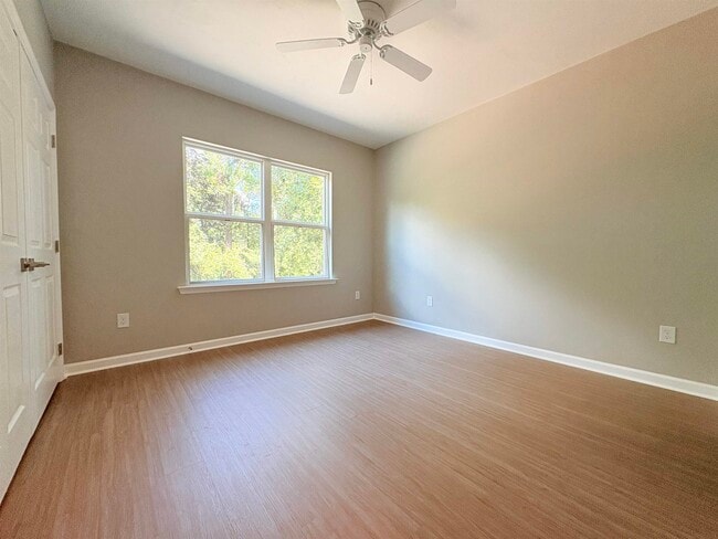 Building Photo - 1733 Beechwood Cir S