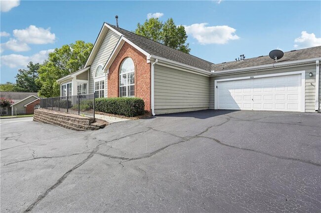 Building Photo - 3050 Orchard Ridge Cir