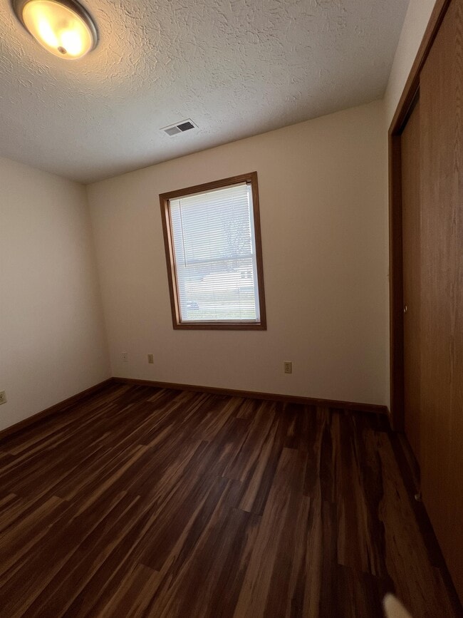 Building Photo - 714 N Forest Ave