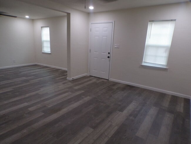 Building Photo - Great redo across the street form Pat Henry Elementary School