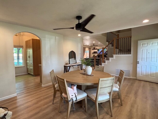 Building Photo - 879 Fall River Trail