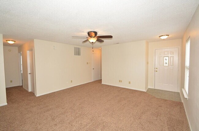 Building Photo - 8561 Bluff Point Dr