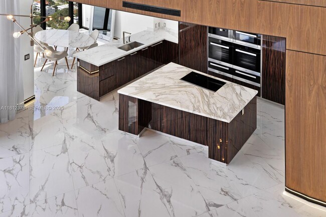 Building Photo - 18555 Collins Ave