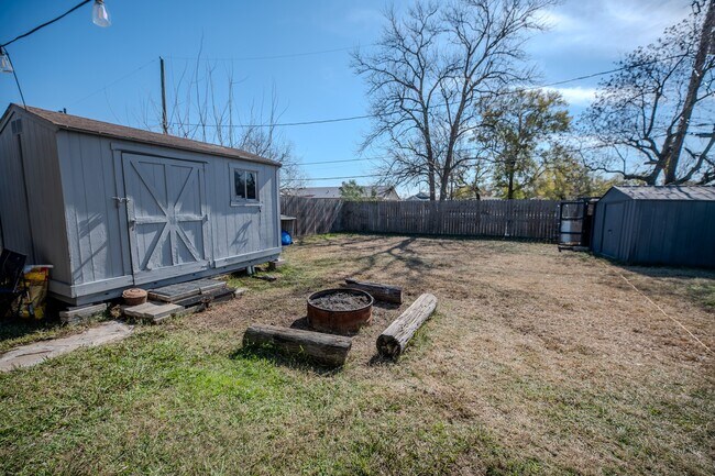 Building Photo - 505 Cypress Dr