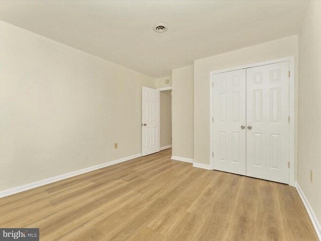 Building Photo - 5803 Oleander Pl