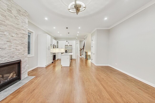 Building Photo - 6626 S Ingleside Ave