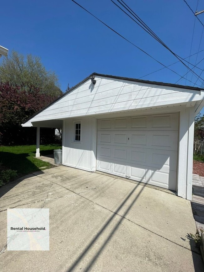 Building Photo - Stunning 3 Bedroom Oasis in Livonia-Move-In Ready!!