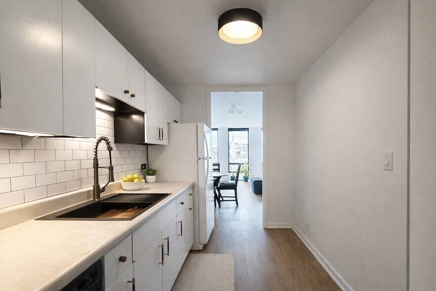 Building Photo - 1660 N La Salle Dr