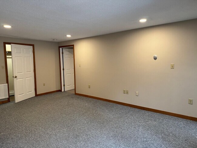 Building Photo - 1187 New Hampshire Rte 175