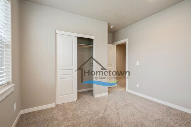 Building Photo - 3 Bedroom 2 Bath Home with 2-Car Attached ...