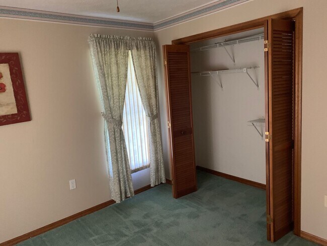 Building Photo - Beautiful Spring Hill pool home