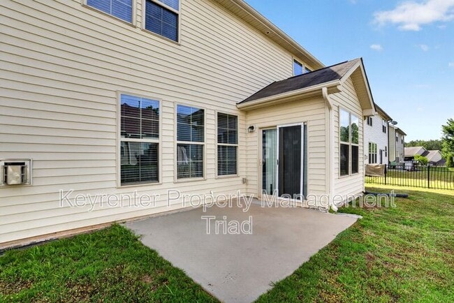 Building Photo - 504 Eagles Wy