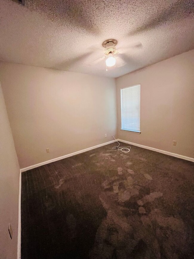 Building Photo - 3 BR/ 2 BA home located in Killearn Acres!