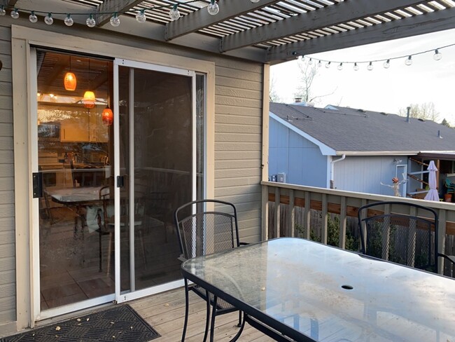 Building Photo - Spacious Tri-Level Home in West Fort Collins