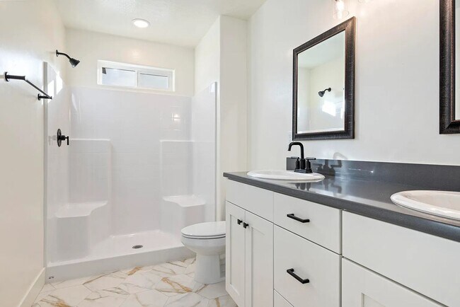 Building Photo - Charming Cedar City 3 Bedroom Townhome!