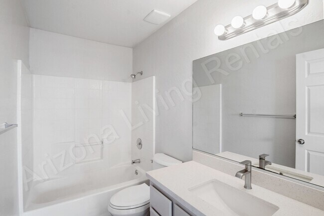 Building Photo - OSBO3240