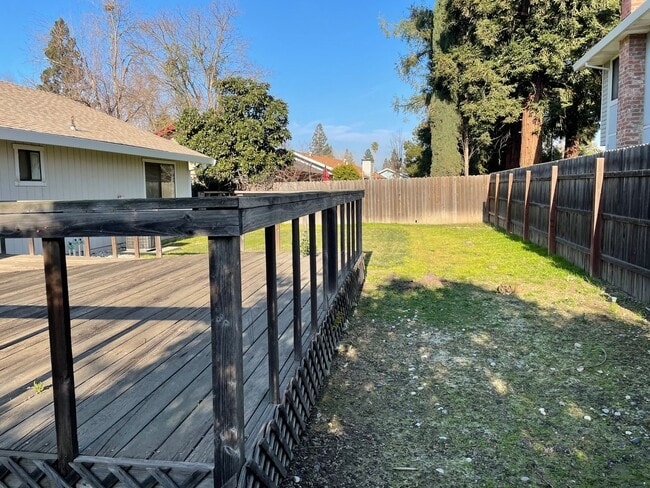 Building Photo - 3 Bedroom 2 Bathroom in Pocket