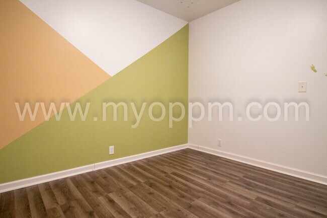 Building Photo - 6711 S 75th Ave