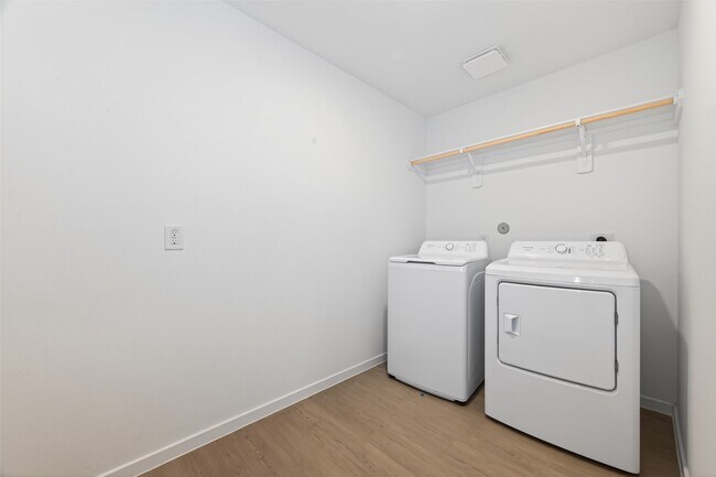 Building Photo - 3025 Fantasy Ter Dr