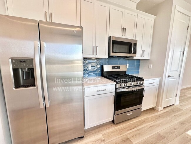 Building Photo - Luxury Gated Townhome in Star – Available Soon! No Shared walls!