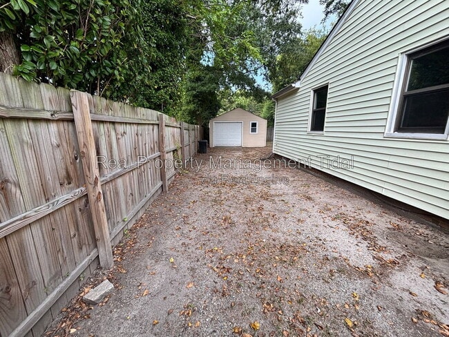 Building Photo - 602 Burksdale Rd