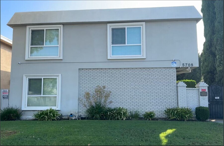 Primary Photo - 5708 Woodman Ave