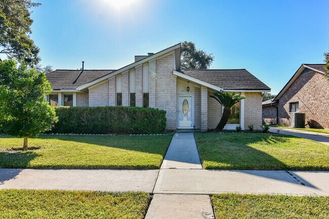 Primary Photo - 2835 Pepperwood Dr