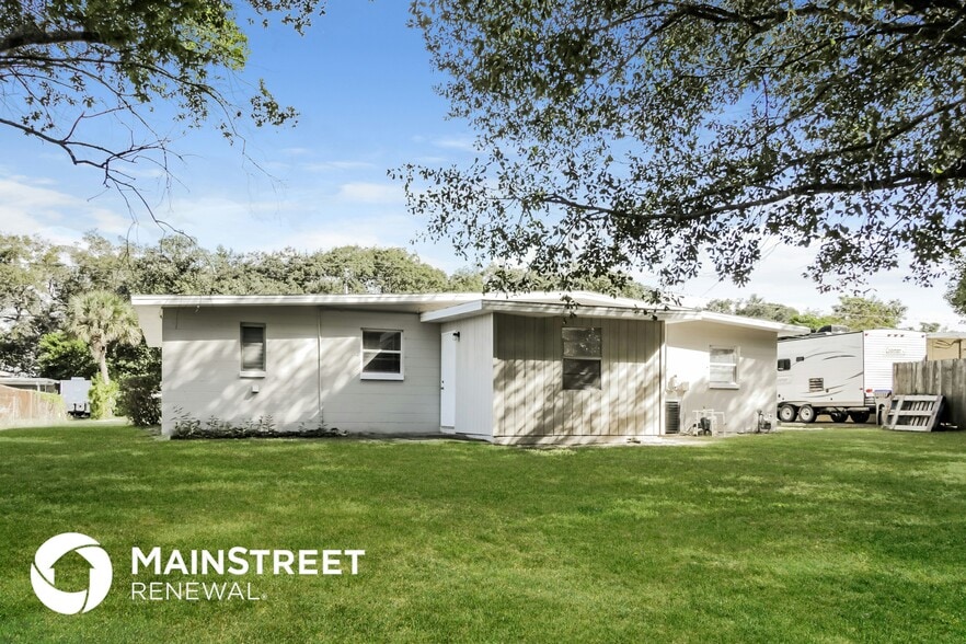 Building Photo - 320 N Hilltop Dr