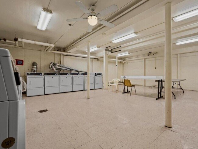 Building Photo - 70 Farmington Ave