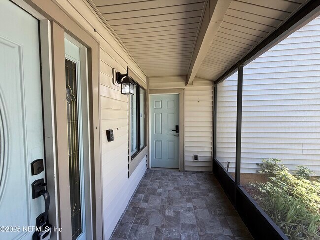 Building Photo - 10511 Tanglewilde Dr W