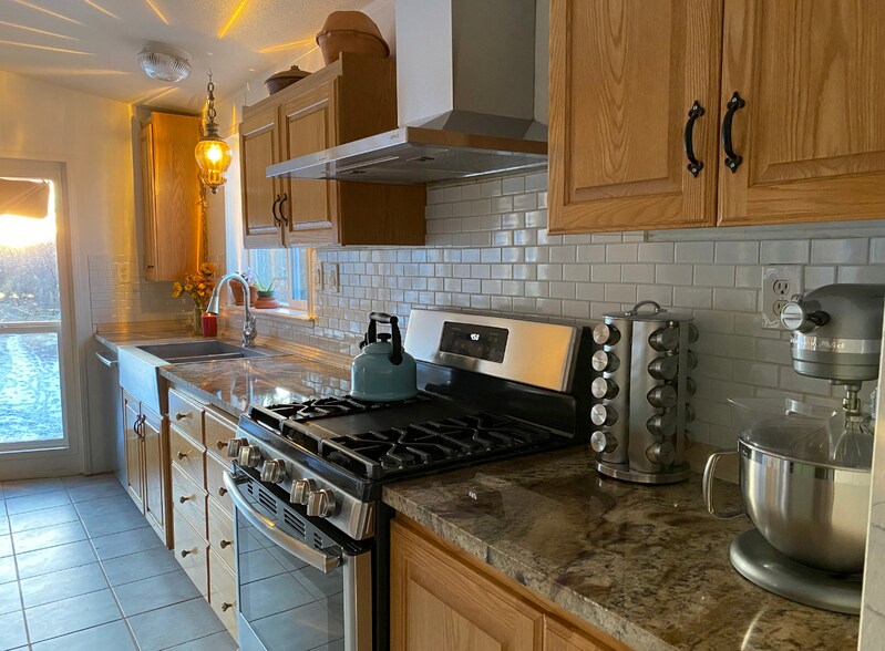 Primary Photo - 11565 N 9000 E