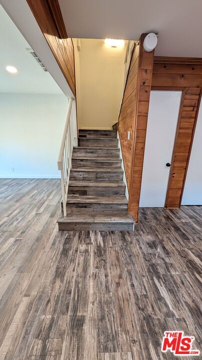 Building Photo - 7300 Lennox Ave