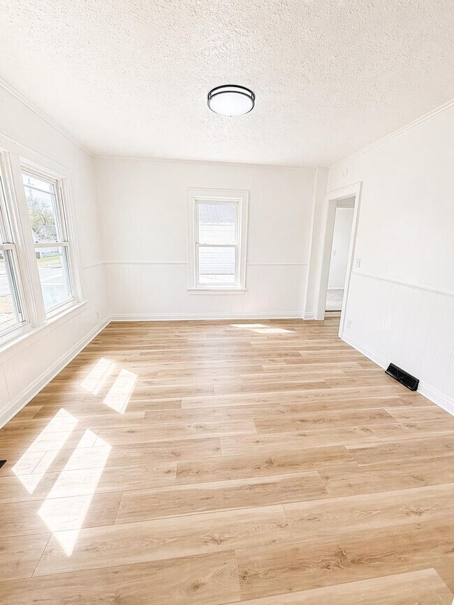 Building Photo - Lima Home – 3-Car Garage & Functional Layout