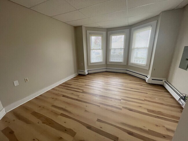 Building Photo - Freshly Updated 2 Bedroom Apartment-Downtown Pittsfield – $1,450/mo