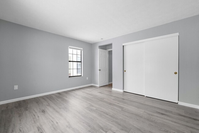 Building Photo - Stylish 2-Bedroom Condo with Vaulted Ceili...