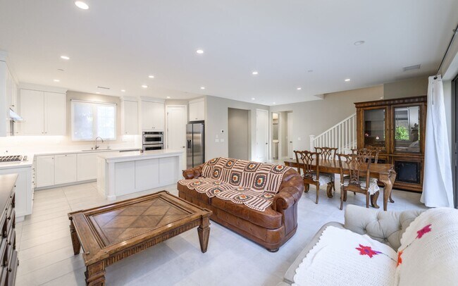 Building Photo - 3bedroom/3 bath/Gated Orchard Hill/Detached House for rent