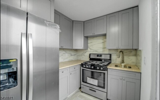 Building Photo - 227 Snyder St