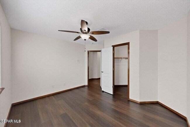 Building Photo - 856 Marimba Dr