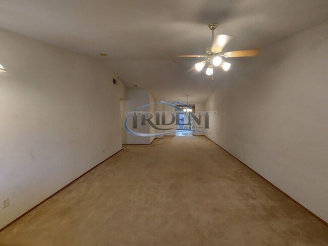 Building Photo - Small pet friendly duplex with front yard landscaping included