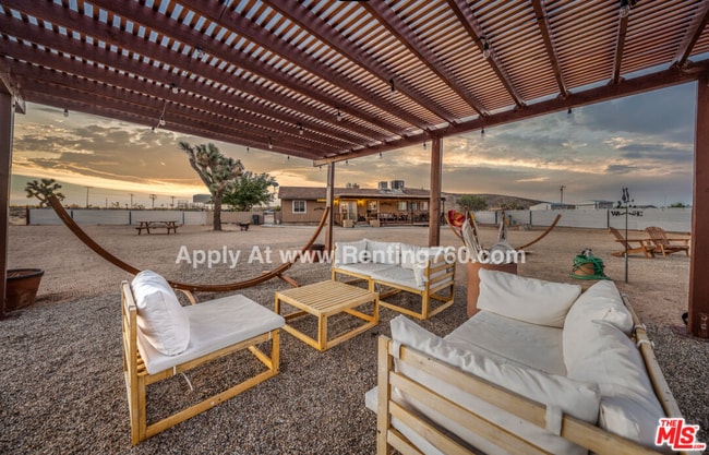 Building Photo - Updated 3 Bed 2 Bath Home on 2.5 Fenced In Acres with paid SOLAR PANELS!!