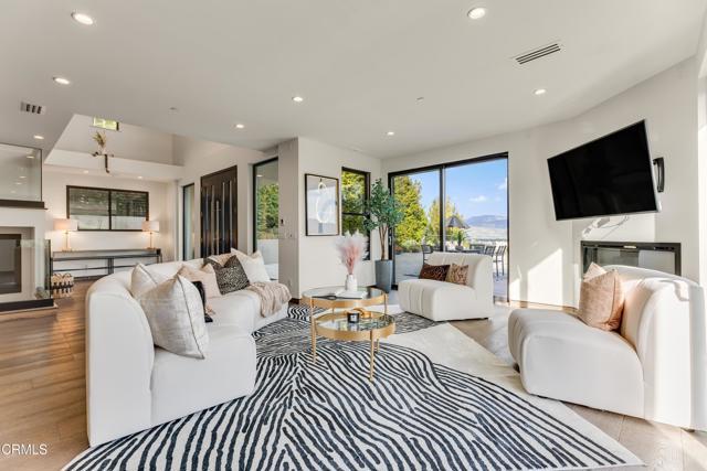 Building Photo - 12480 Viewcrest Rd