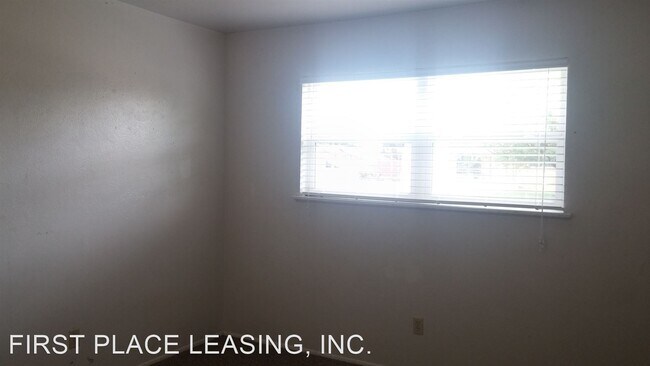 Building Photo - 3 br, 2 bath House - 325 Circle Dr.