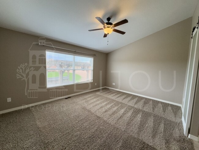 Building Photo - Large Well-Maintained Peyton Home